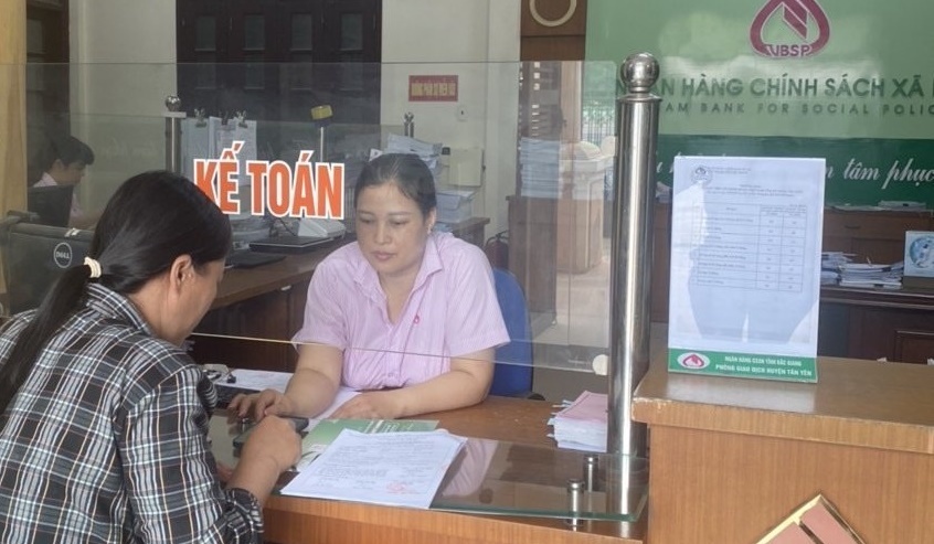 Ngân hàng Chính sách Xã hội huyện Tân Yên triển khai ứng dụng Mobile Banking