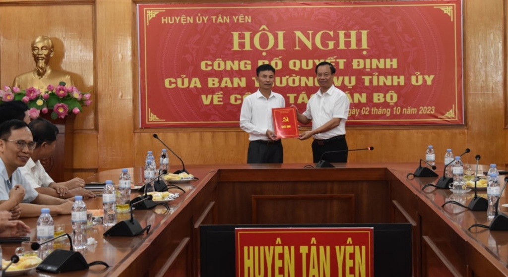 Huyện ủy Tân Yên công bố quyết định của Ban Thường vụ tỉnh ủy về công tác cán bộ