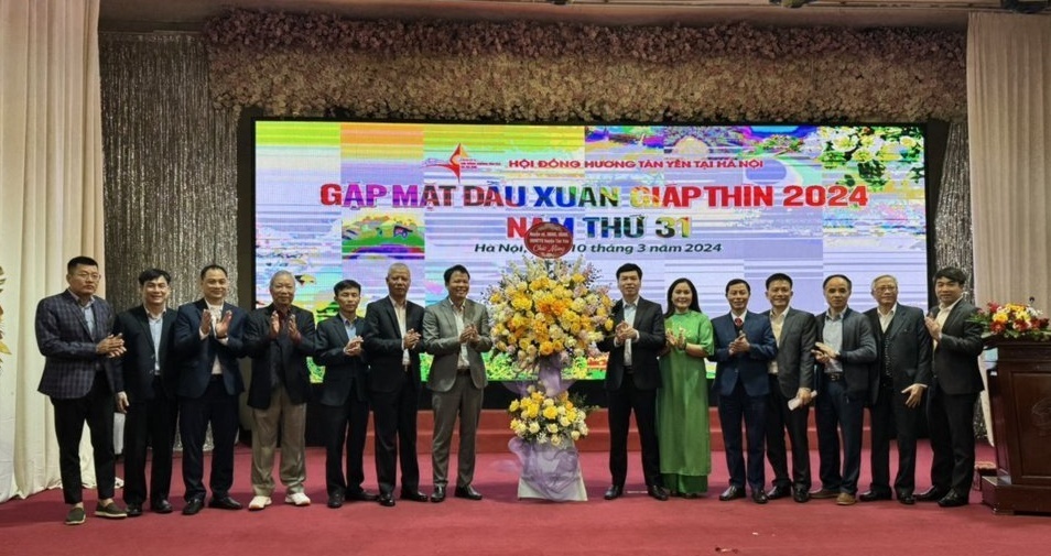 Các đồng chí lãnh đạo HU, HĐND, UBND huyện gặp mặt thân mật Hội Đồng hương Tân Yên tại Hà Nội