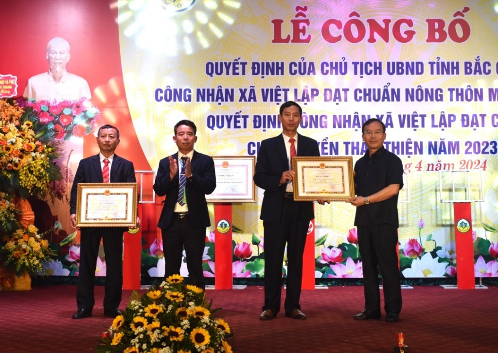 Công bố Quyết định của Chủ tịch UBND tỉnh công nhận xã Việt Lập đạt chuẩn NTM kiểu mẫu và chính...