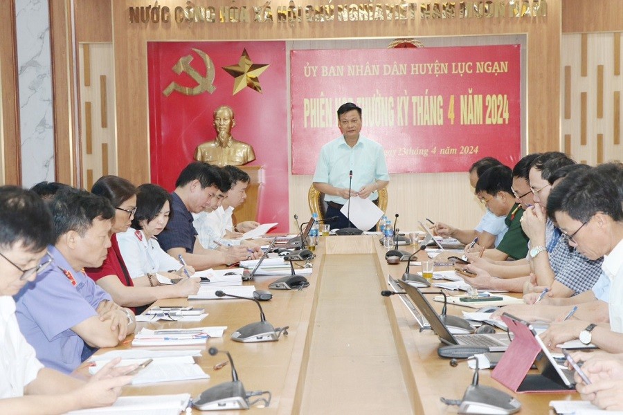 UBND huyện họp phiên thường kỳ tháng 4.2024