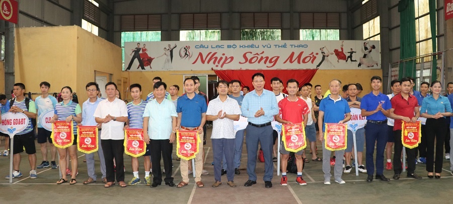 Khai mạc Giải Vô địch cầu lông các nhóm tuổi huyện Lục Ngạn năm 2024