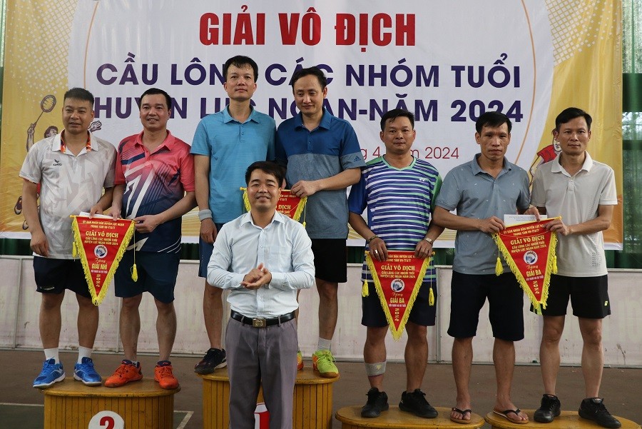 Bế mạc và trao giải Vô địch cầu lông các nhóm tuổi huyện Lục Ngạn năm 2024