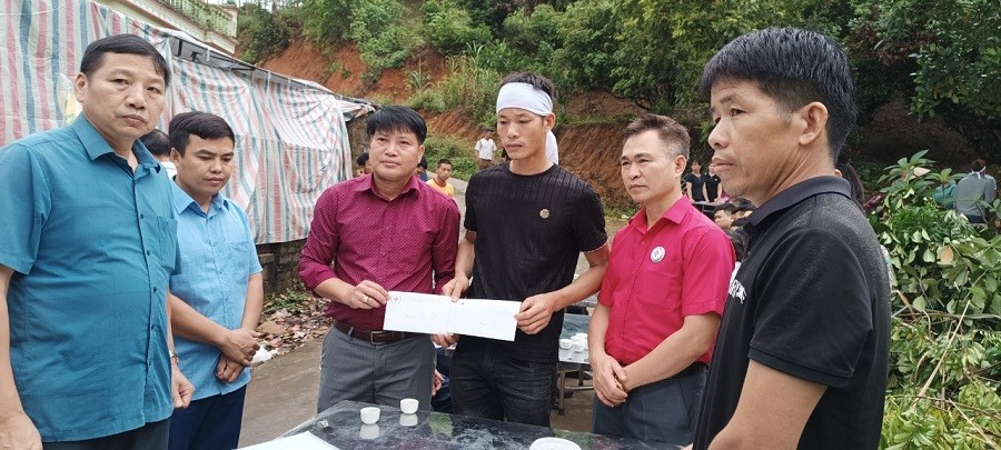 Hội CTĐ tỉnh trao hỗ trợ cho gia đình nạn nhân trong vụ nổ lò hơi tại Đồng Nai và hỗ trợ thường...