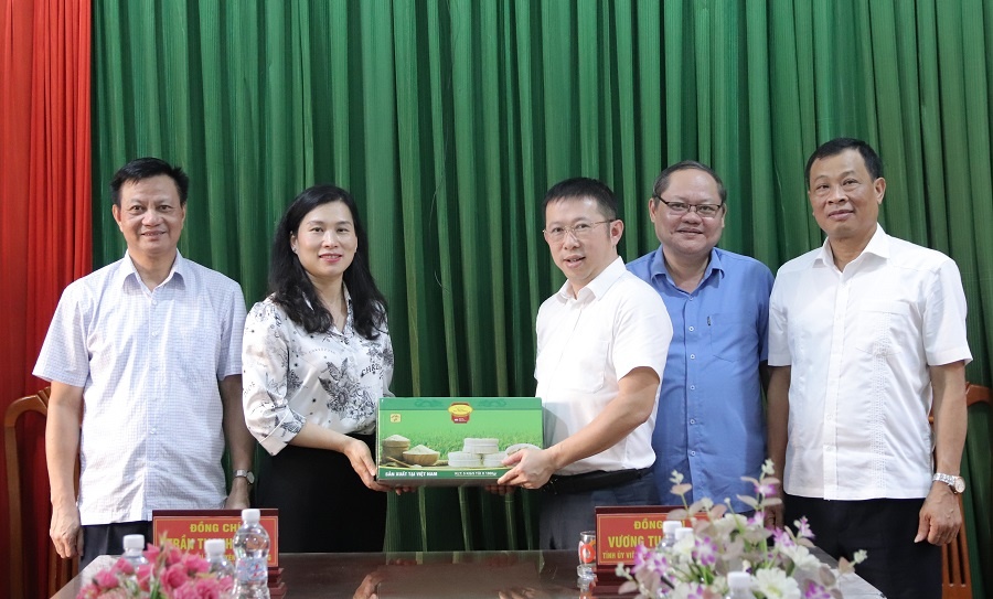 Đoàn công tác của Huyện ủy Chi Lăng (tỉnh Lạng Sơn) thăm và làm việc tại huyện Lục Ngạn