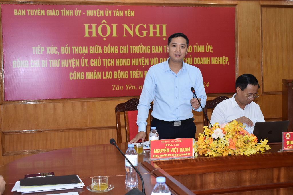 Đồng chí Trưởng ban Tuyên giáo Tỉnh uỷ đối thoại tại Tân Yên|https://tanyen.bacgiang.gov.vn/chi-tiet-tin-tuc/-/asset_publisher/Enp27vgshTez/content/-ong-chi-truong-ban-tuyen-giao-tinh-uy-oi-thoai-tai-tan-yen