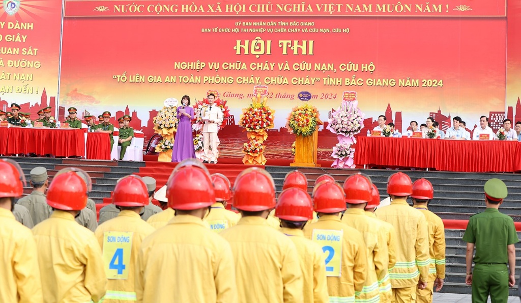 Bac Giang organizes firefighting and rescue professional competition "Inter-family Fire...
