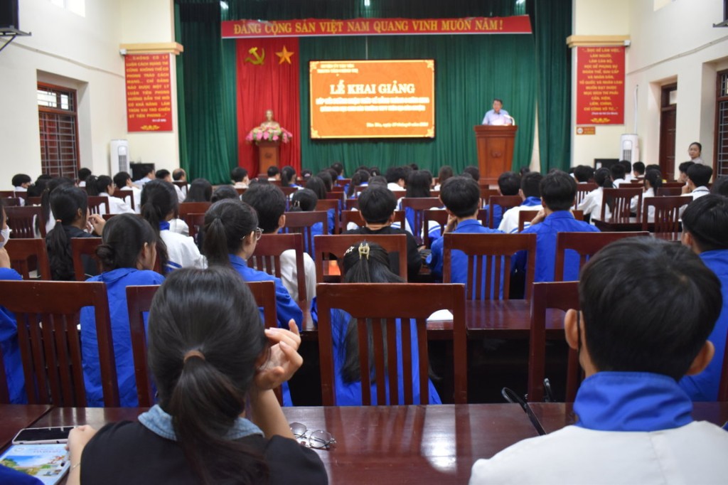 Trên 100 học sinh các trường THPT được Bồi dưỡng nhận thức về đảng|https://tanyen.bacgiang.gov.vn/en_GB/chi-tiet-tin-tuc/-/asset_publisher/Enp27vgshTez/content/tren-100-hoc-sinh-cac-truong-thpt-uoc-boi-duong-nhan-thuc-ve-ang