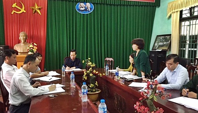 Đồng chí Phó Bí thư Huyện ủy kiểm tra nắm tình tình thực hiện xây dựng huyện Nông thôn mới tại xã Phúc Hòa