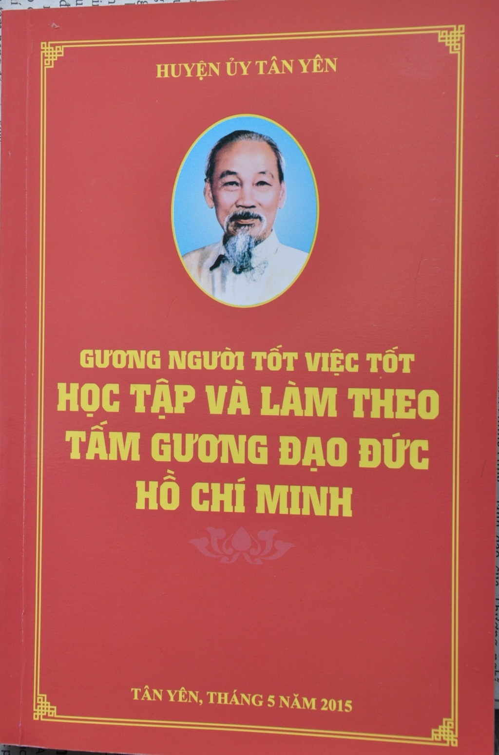 Ra mắt cuốn sách người tốt việc tốt về Học tập và làm theo tấm gương đạo đức Hồ Chí Minh. 