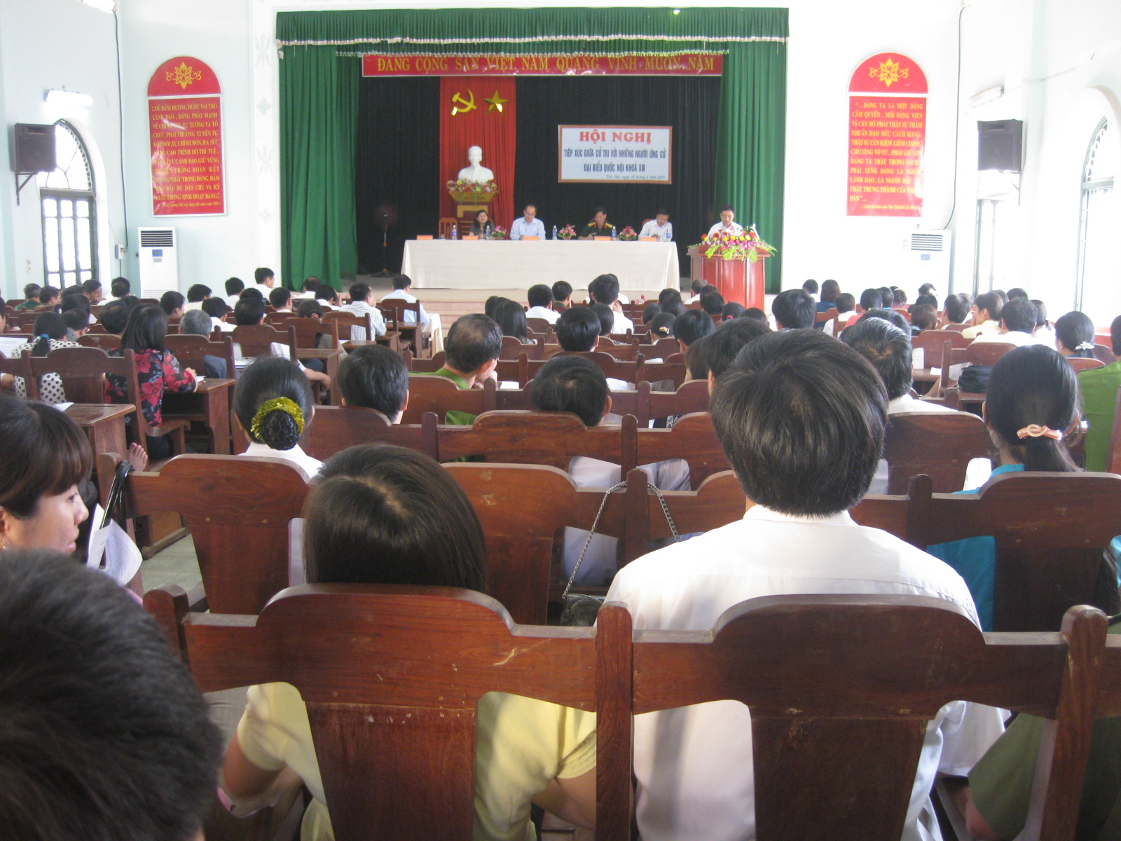 Phó thủ tướng Nguyễn Thiện Nhân tiếp xúc cử tri huyện Tân Yên
