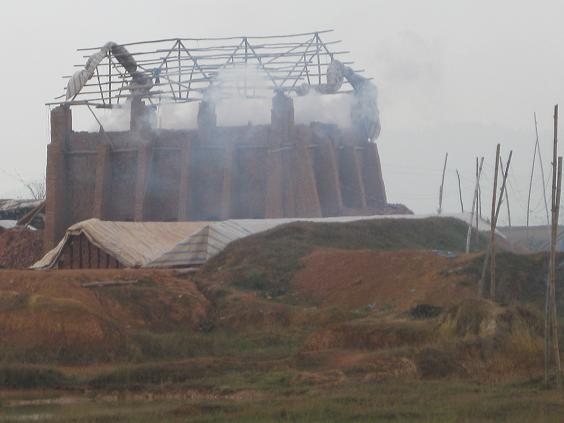 Kế hoạch về thực hiện xóa bỏ hoạt động sản xuất gạch ngói thủ công trên địa bàn huyện Tân Yên. 